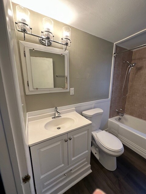 Building Photo - 929 E Clarke St