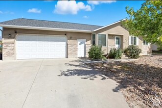 Building Photo - 122 N 400 W