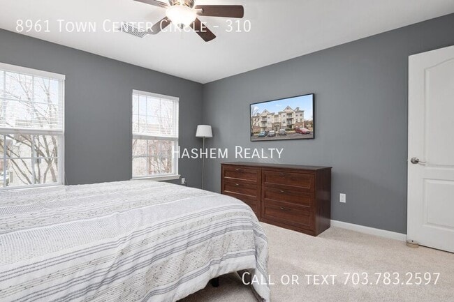 Building Photo - 8961 Town Center Cir
