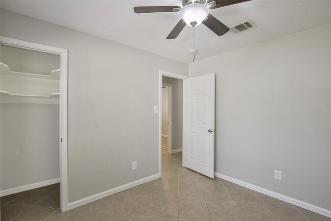 Building Photo - 3318 Golden Willow Dr