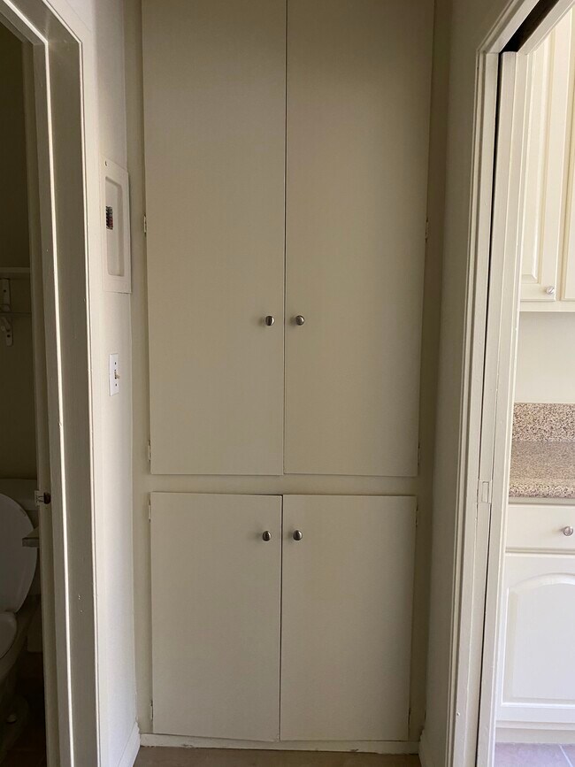 Building Photo - 11620 Iowa Ave