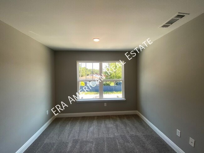 Building Photo - 953 Skylark Rd