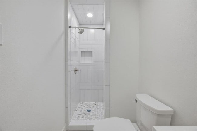 Building Photo - 1705 Elmhurst Dr