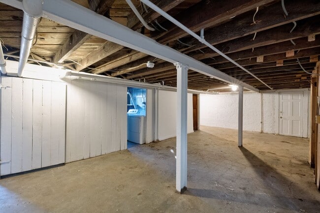 Building Photo - Great 4 Bedroom in 16th st Heights