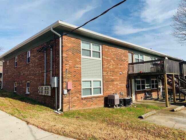 Building Photo - 384 Redding Rd