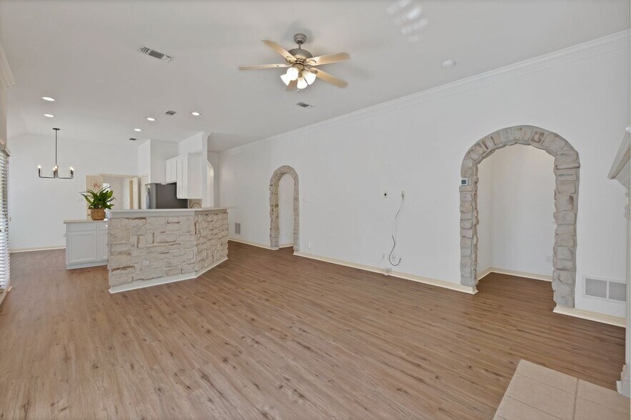 Building Photo - 5516 Broken Bend Dr
