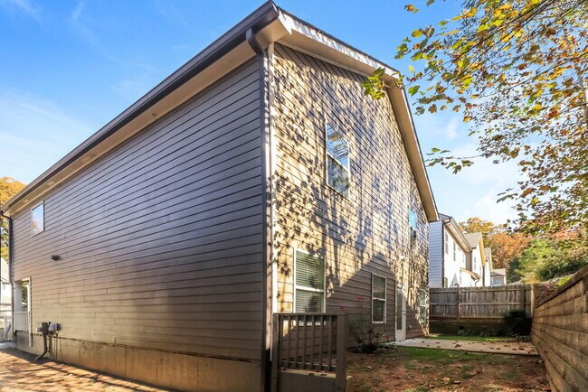 Building Photo - 522 Broughton Dr