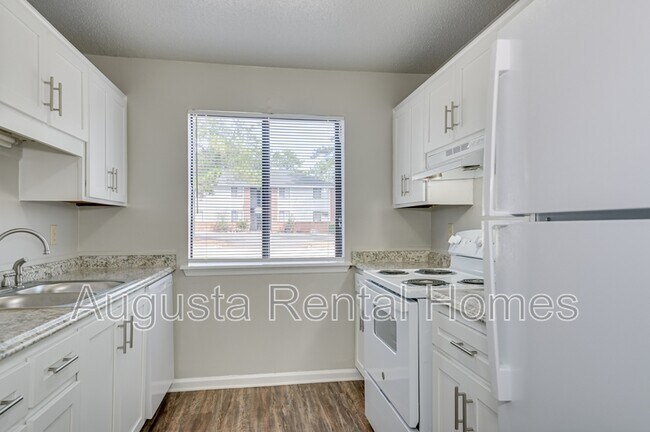 Building Photo - 3001B Strickland Court