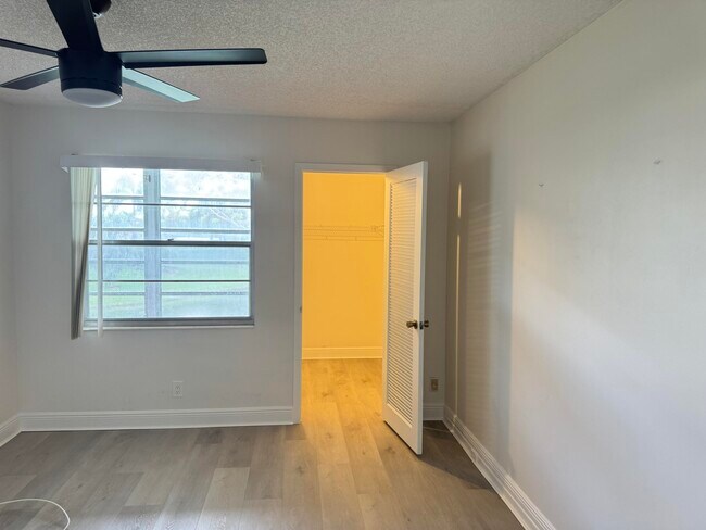 Building Photo - 2039 Rexford A