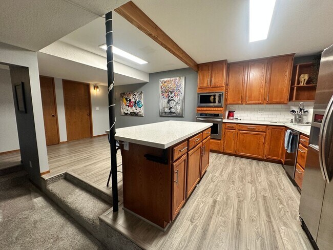 Building Photo - Super Comfortable Furnished Short term rental