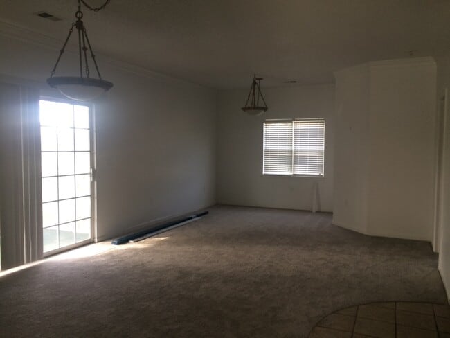 Building Photo - 2 Bed, 2 Bath Condo for Rent in Sweetwater
