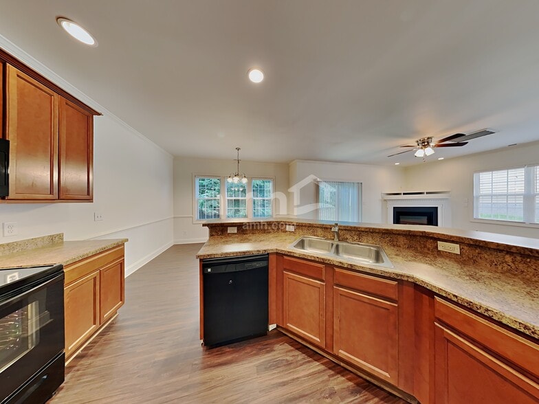 Building Photo - 2706 Erinridge Rd