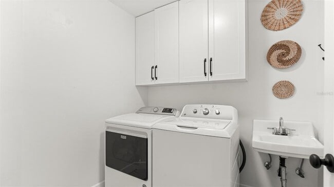 Building Photo - 10016 SW 100th Dr