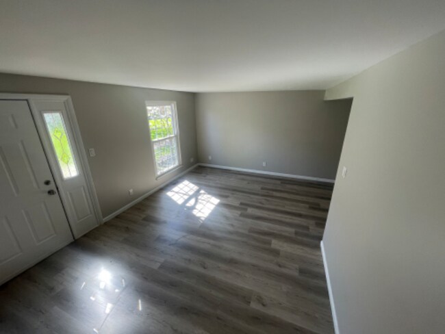 Building Photo - 2109 Wellington Ct