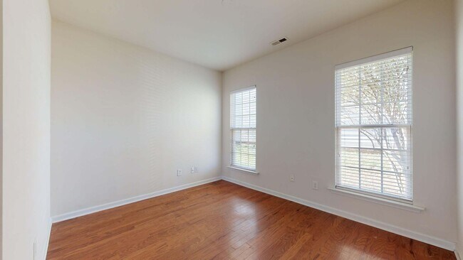 Building Photo - Beautiful 4 Bedroom Home in the vibrant city of Raleigh!