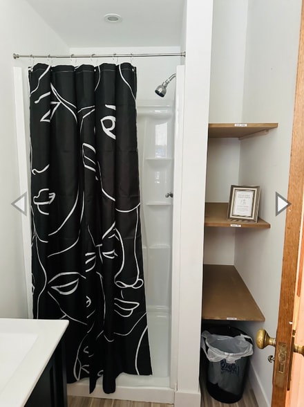 Building Photo - 705 Hudson Ave