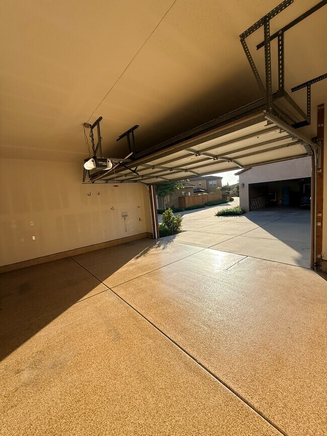 Building Photo - 1824 Wolf Canyon Loop