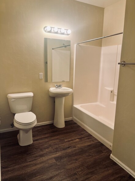 Building Photo - 399 Sunnyside Cir