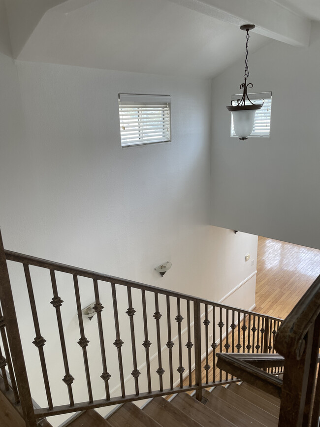 Hi-ceiling staircase - 5358 Baza Ave