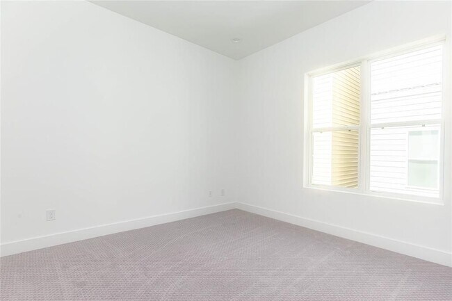 Building Photo - 5868 E Post Oak Ln