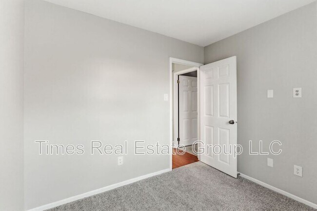 Building Photo - 136 Brookfield Ct