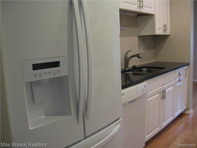 Building Photo - 1859 Wickham St