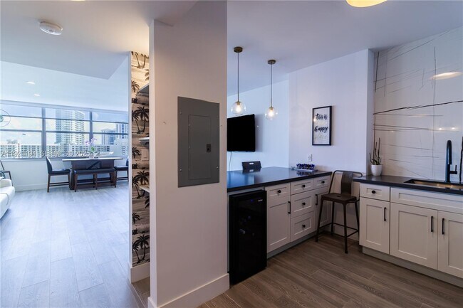 Building Photo - 20 Island Ave