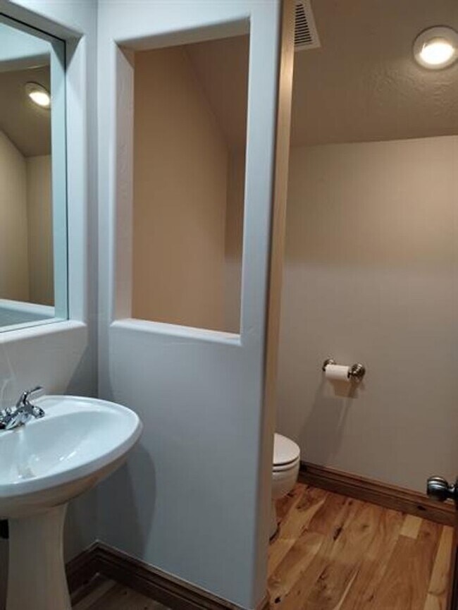 Building Photo - Spacious Cottonwood Heights Home with Vaulted Ceilings & Finished Basement