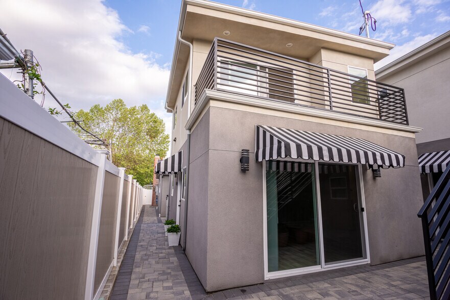 Primary Photo - 1637 N Allen Ave