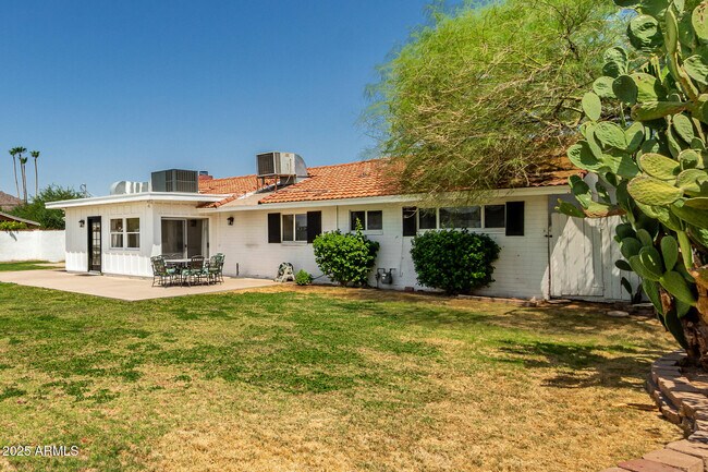 Building Photo - 6925 E Rancho Vista Dr
