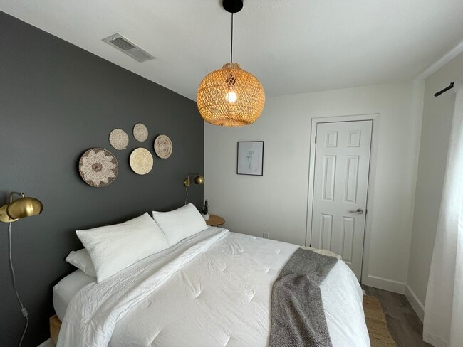 Building Photo - 10200 Quail Valley Blvd