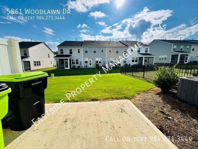Building Photo - 5861 Woodlawn Dr