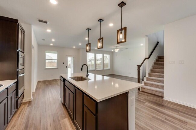 Building Photo - 2404 Swallowtail St