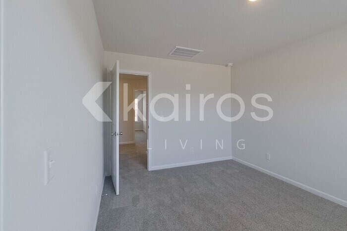 Building Photo - 2253 Banyon Cir