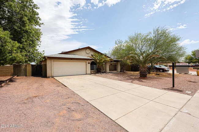 Building Photo - 6320 W Paradise Ln