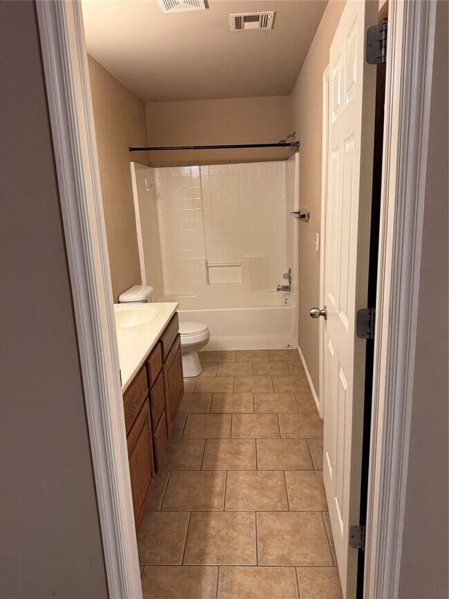 Building Photo - 400 S Castle Ridge Ln
