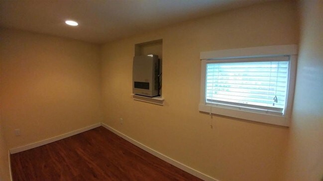 Building Photo - Amazing Ravenna Duplex-All Utilities Included