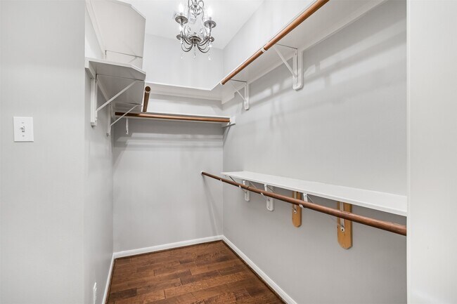 Building Photo - 11 Winrock Pl