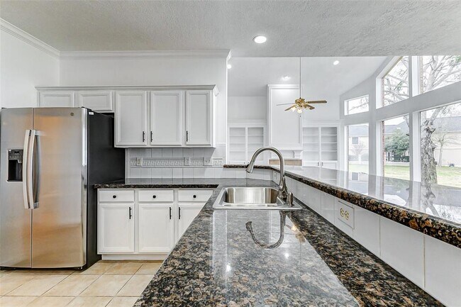 Building Photo - 14527-14527 Clipper Cir Dr
