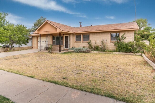 Building Photo - 1128 Sierra Dr