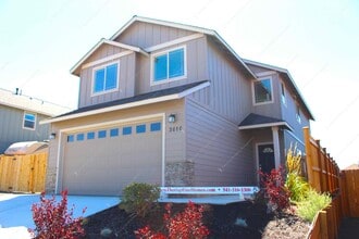 Building Photo - 3 BR home in Northwest Redmond w/ Mountain Views