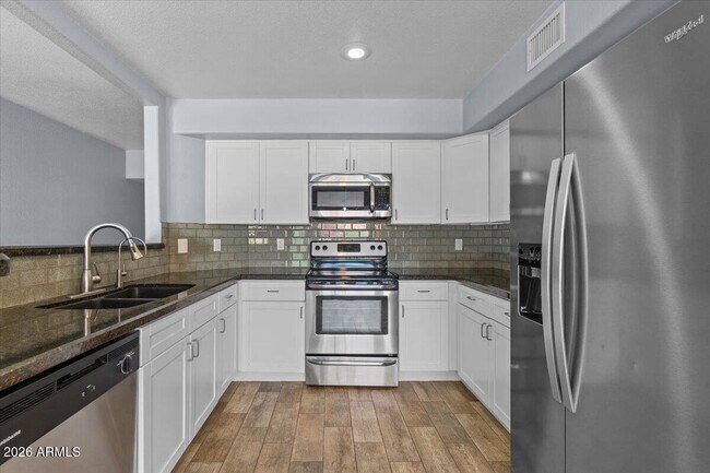 Building Photo - 3260 S Laguna Dr
