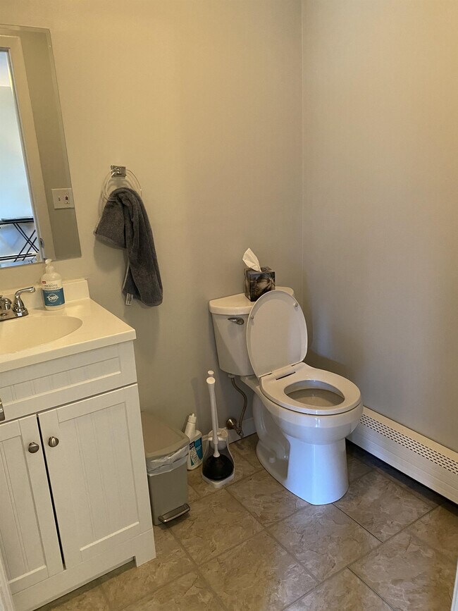 Building Photo - 86 Church St