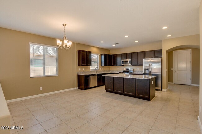 Building Photo - 41329 W Curtis Ln