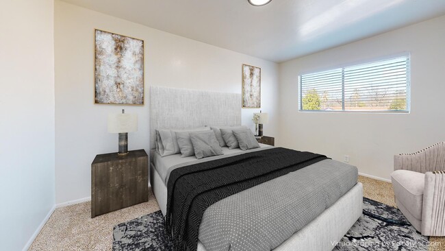 Building Photo - 1558 Bridge St