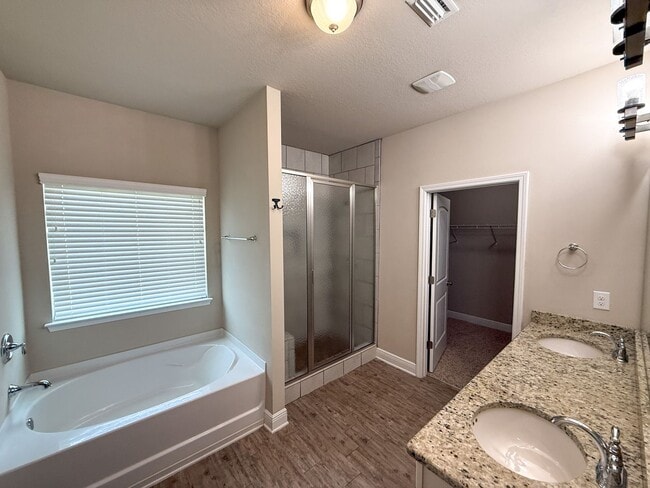 Building Photo - Spacious 4 bedroom 2.5 bath Home for Rent ...