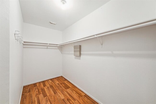 Building Photo - 3402 Fox Ct
