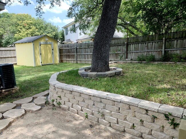 Building Photo - Ready for Move In! A wonderful all brick 1...