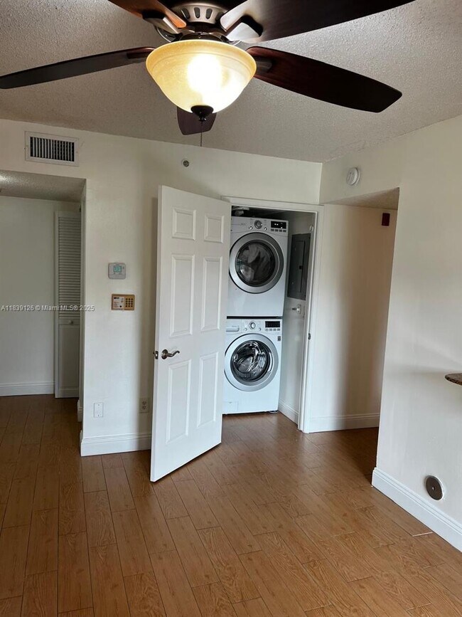 Building Photo - 2620 S University Dr