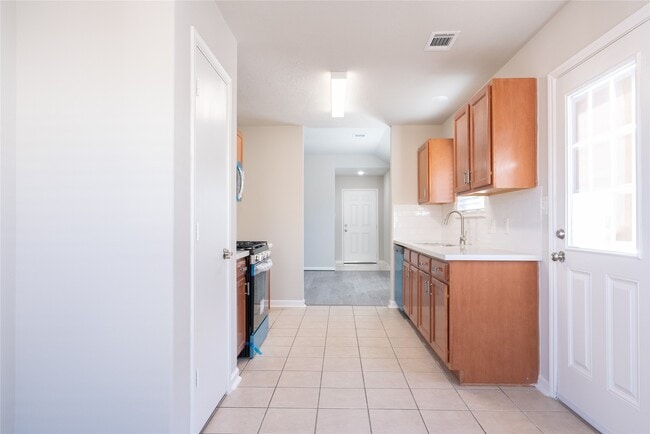 Building Photo - 2706 Star Peak Dr